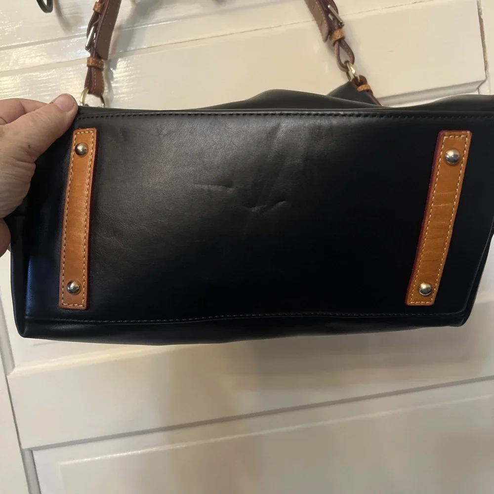 Dooney & Bourke Smooth Black Leather Hobo Shoulder Bag Lined Zipper Closure XL